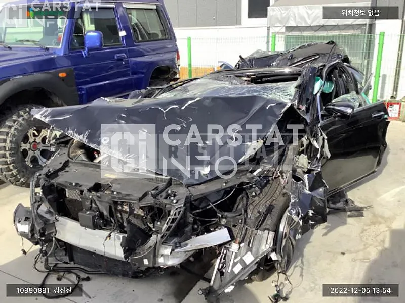 Photo 2 of 9: 2015 Mercedes-Benz S500 L, VIN WDDUG8CB3FA143526 — Korean insurance auction
