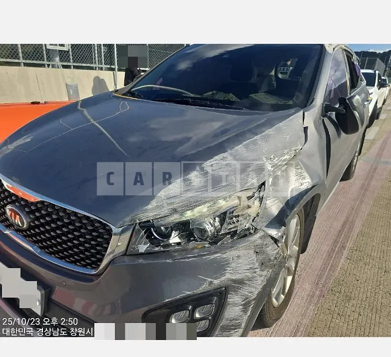 Photo 2 of 10: 2015 Kia Sorento 4WD — Korean insurance auction