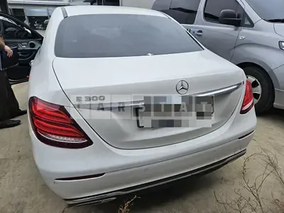 Photo 1 of 12: 2019 Mercedes-Benz E300, VIN WDDZF4JB9KA665544 — Korean insurance auction