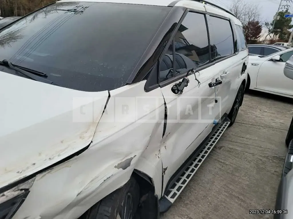 Photo 2 of 17: 2022 Kia Carnival, VIN KNANC813BNS148505 — Korean insurance auction