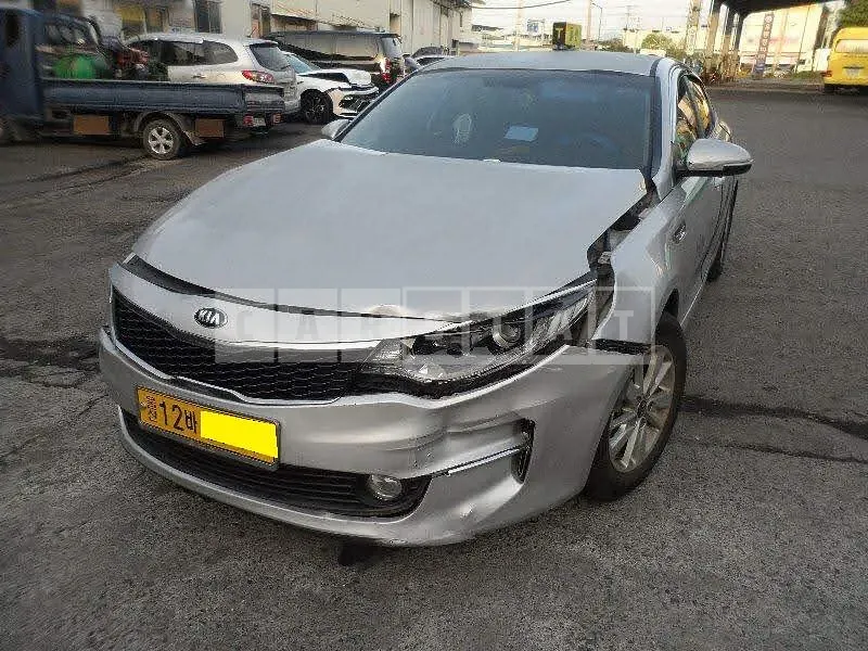 Photo 2 of 12: 2017 Kia K5, VIN KNAG741BBSA377762 — Korean insurance auction