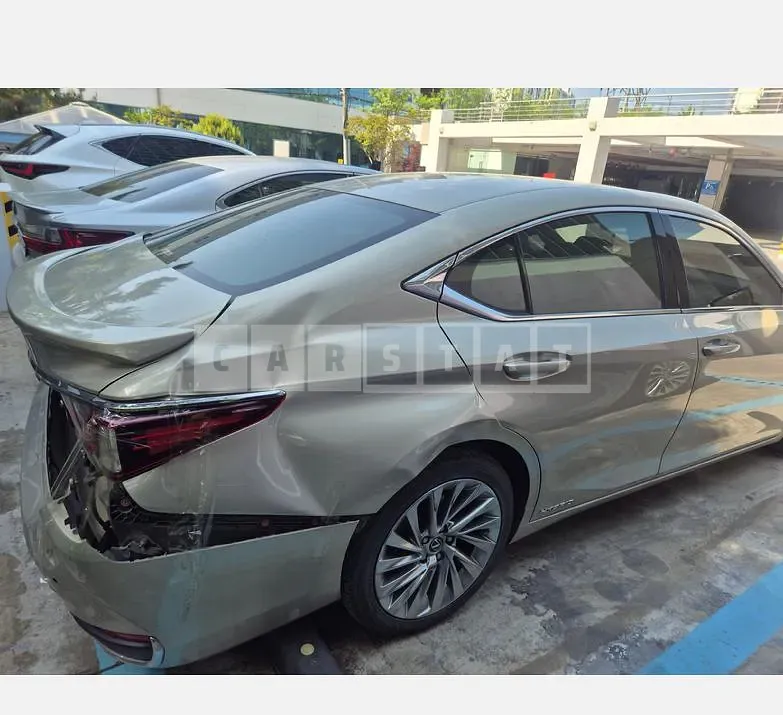 Photo 2 of 15: 2018 Lexus ES300h — Korean insurance auction