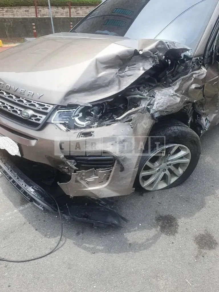 Photo 2 of 32: 2017 Land Rover Discovery Sports 2.0d, VIN SALCA2BN0HH674668 — Korean insurance auction