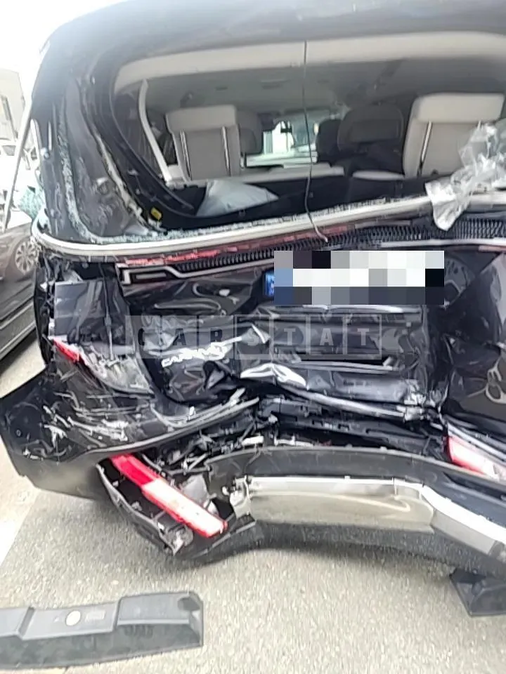 Photo 2 of 44: 2023 Kia Carnival 3.5, VIN KNANC813BPS304344 — Korean insurance auction