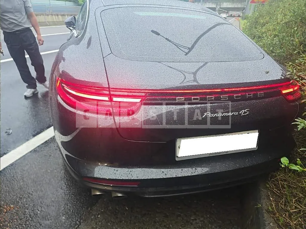 Photo 2 of 26: 2018 Porsche Panamera 4S, VIN WP0AB2978JL199275 — Korean insurance auction