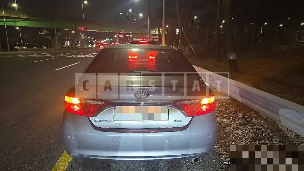 Photo 2 of 7: 2017 Toyota Camry — Korean insurance auction