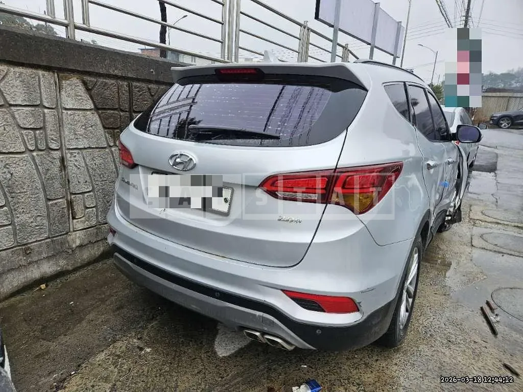 Photo 2 of 12: 2017 Hyundai Santa Fe DM — Korean insurance auction