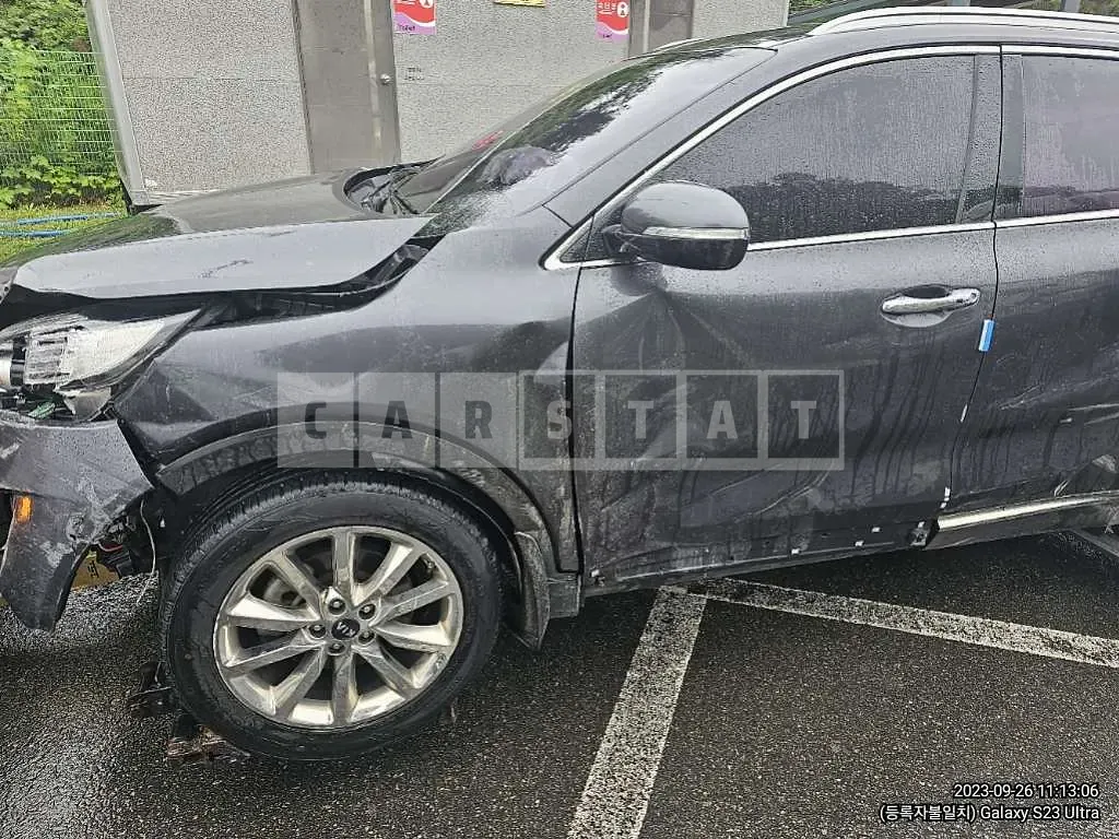 Photo 2 of 20: 2017 Kia Sorento, VIN KNAPH81ABHA275647 — Korean insurance auction