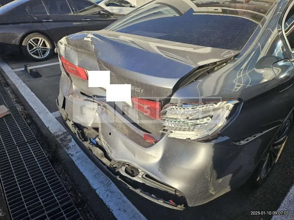 Photo 2 of 14: 2018 BMW 530i — Korean insurance auction