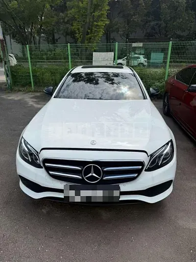 Photo 1 of 7: 2017 Mercedes-Benz E220 d — Korean insurance auction