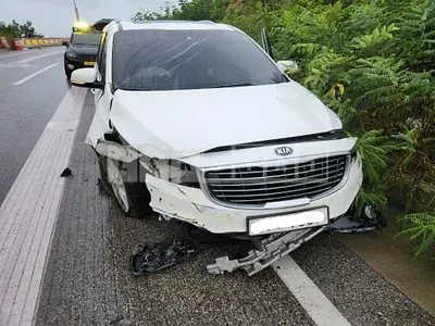 Photo 1 of 15: 2016 Kia Carnival, VIN KNAMC81ABGS120176 — Korean insurance auction