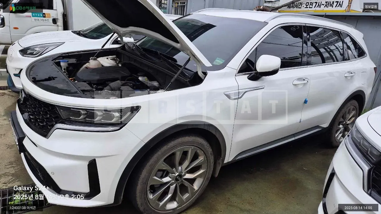 Photo 2 of 12: 2020 Kia Sorento, VIN KNARH81BGMA013036 — Korean insurance auction