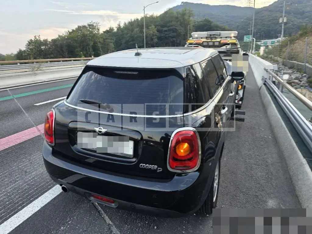 Photo 2 of 5: 2016 MINI Cooper D Five-Door — Korean insurance auction