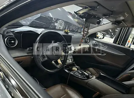 Photo 2 of 16: 2017 Mercedes-Benz E 300, VIN WDDZF4JBXHA161075 — Korean insurance auction