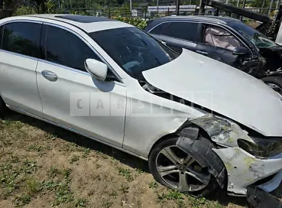 Photo 2 of 12: 2018 Mercedes-Benz E220 d 4Matic — Korean insurance auction