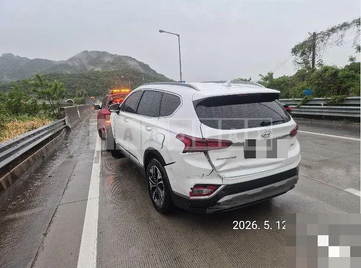 Photo 2 of 6: 2018 Hyundai Santa Fe TM — Korean insurance auction