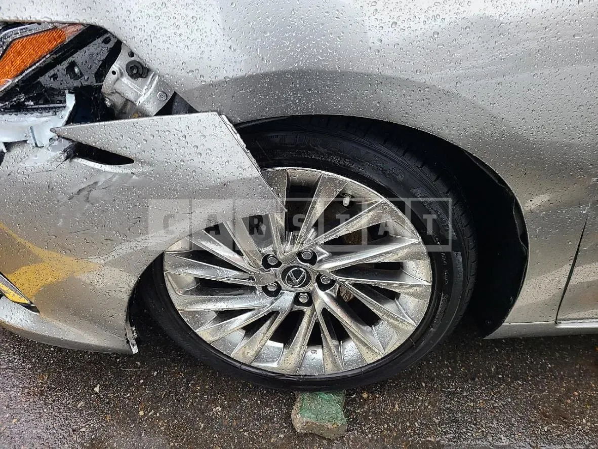 Photo 2 of 33: 2020 Lexus ES300h, VIN JTHBA1C10M2001268 — Korean insurance auction