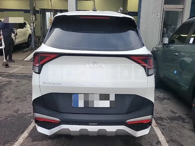 Photo 2 of 38: 2023 Kia Sportage, VIN KNAPV81CBRK224436 — Korean insurance auction