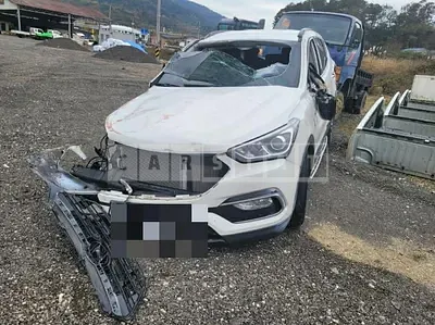 Photo 1 of 8: 2017 Hyundai Santa Fe DM 2.0 (4WD) — Korean insurance auction