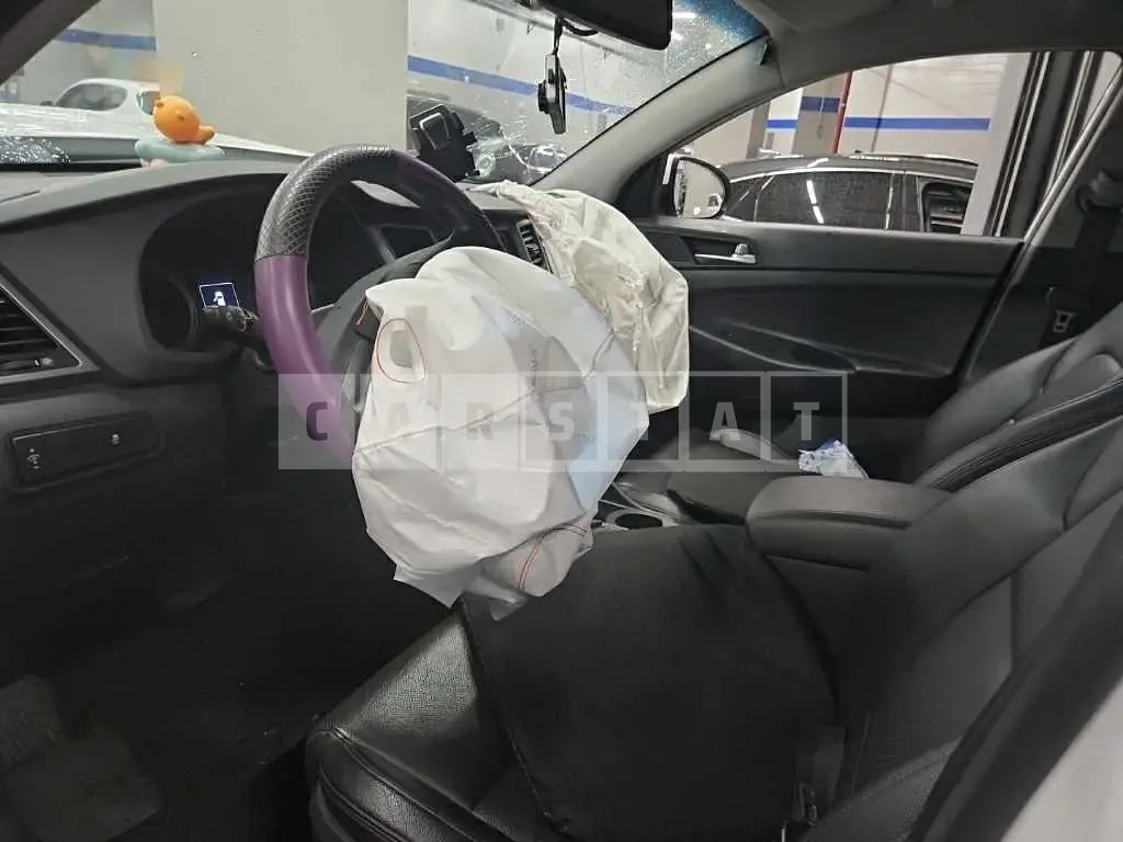 Photo 2 of 48: 2016 Hyundai Tucson, VIN KMHJ3815GGU040058 — Korean insurance auction