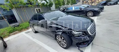 Photo 1 of 28: 2019 Mercedes-Benz E300 4Matic — Korean insurance auction
