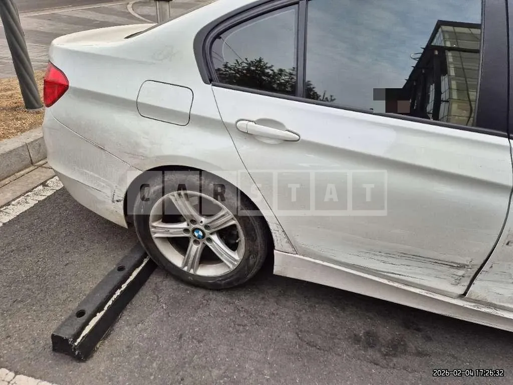 Photo 2 of 4: 2015 BMW 320d — Korean insurance auction