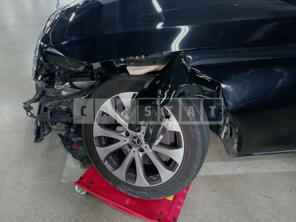 Photo 2 of 9: 2020 Mercedes-Benz E 300 4Matic, VIN WDDZF4KB0LA713819 — Korean insurance auction