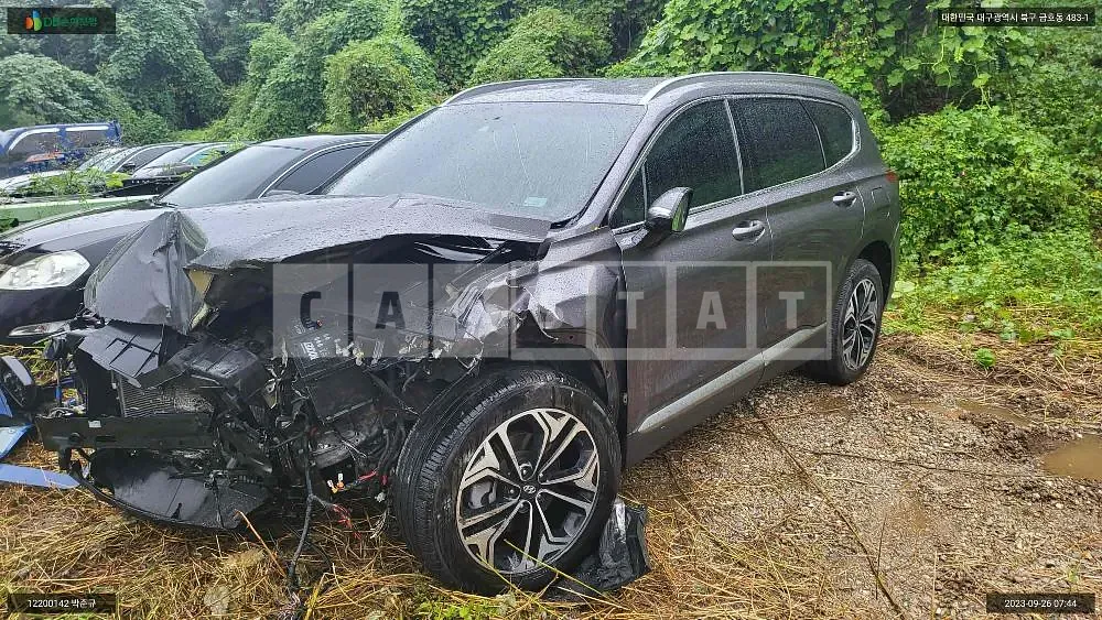Photo 2 of 13: 2018 Hyundai Santa Fe, VIN KMHS281BBKU027521 — Korean insurance auction