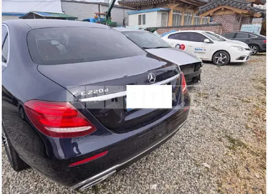 Photo 2 of 40: 2019 Mercedes-Benz E220d — Korean insurance auction