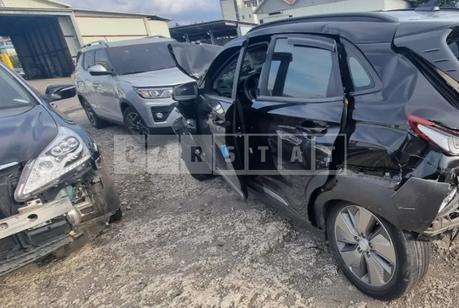 Photo 2 of 9: 2019 Hyundai Kona Electric, VIN KMHK381GFKU053140 — Korean insurance auction
