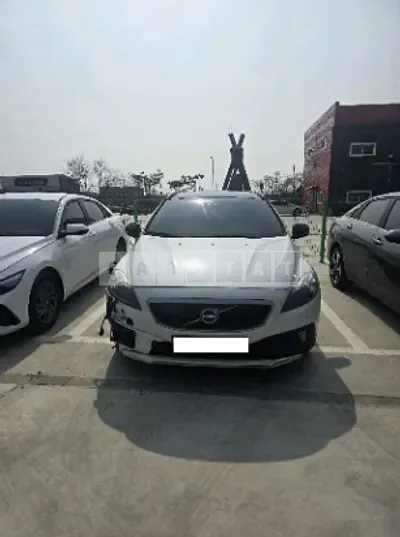 Photo 1 of 12: 2015 Volvo V40 CC — Korean insurance auction