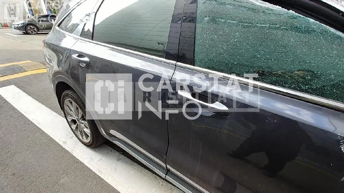 Photo 2 of 28: 2020 Kia Sorento, VIN KNARG81BGMA017381 — Korean insurance auction