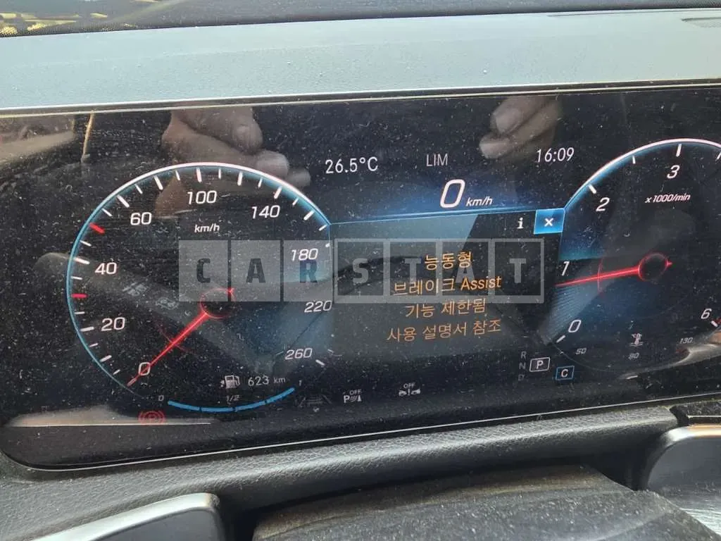Photo 2 of 42: 2021 Mercedes-Benz GLB200 d — Korean insurance auction