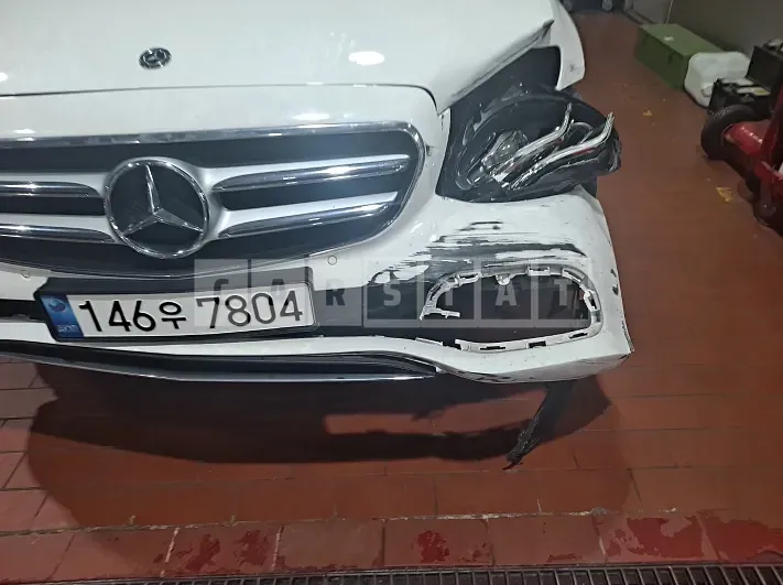 Photo 2 of 21: 2019 Mercedes-Benz E 300, VIN WDDZF4JBXKA655945 — Korean insurance auction