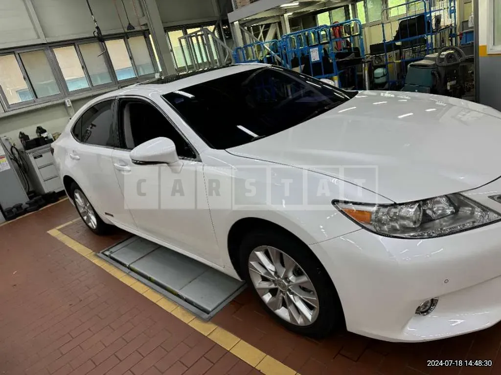 Photo 2 of 7: 2015 Lexus ES300h — Korean insurance auction