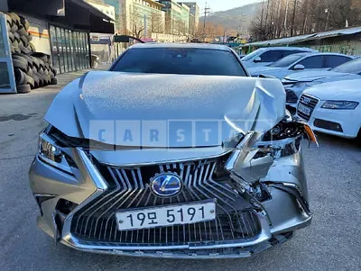 Photo 1 of 5: 2019 Lexus ES300h, VIN JTHB21B1XK2014802 — Korean insurance auction