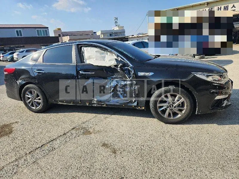 Photo 2 of 15: 2018 Kia K5 LPI, VIN KNAGS416BKA305103 — Korean insurance auction