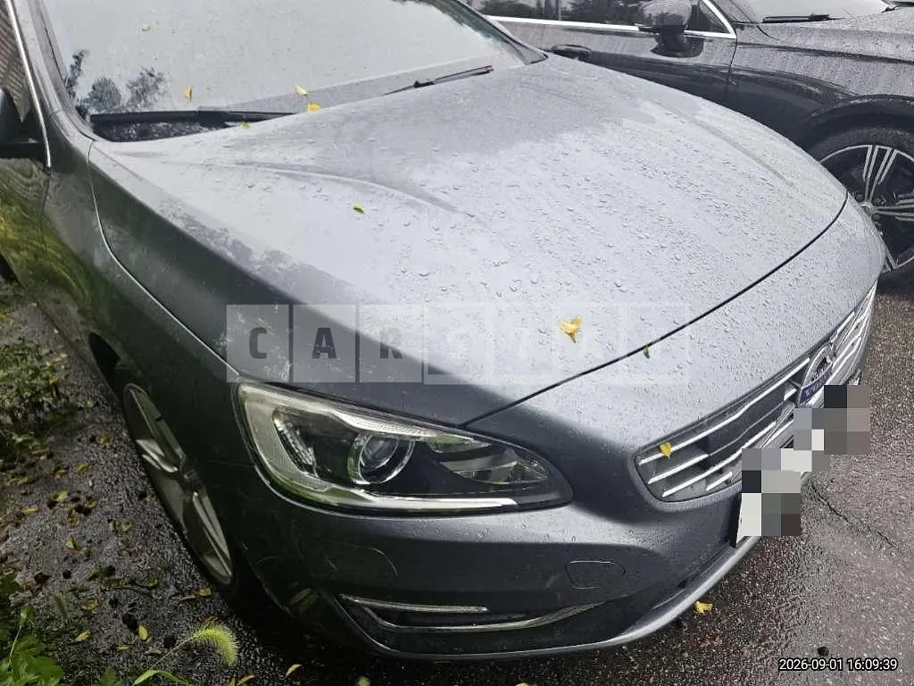 Photo 2 of 12: 2018 Volvo S60D4 — Korean insurance auction