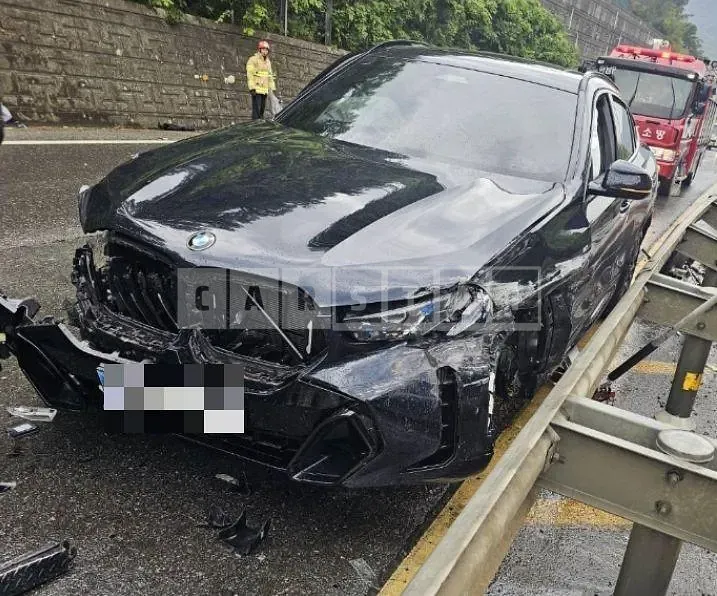 Photo 2 of 29: 2025 BMW X6 xDrive40i M Sport — Korean insurance auction
