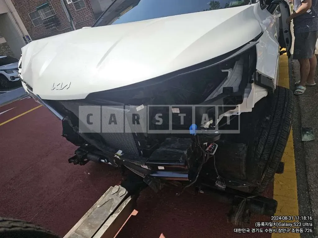 Photo 2 of 16: 2023 Kia Carnival — Korean insurance auction