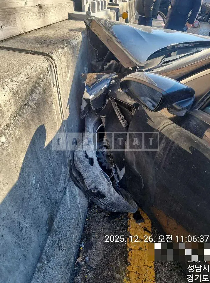 Photo 2 of 4: 2018 Kia K5 — Korean insurance auction