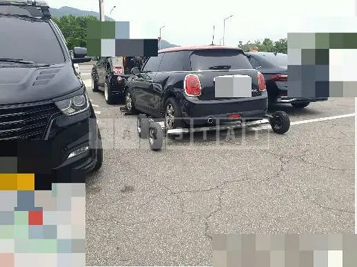Photo 2 of 10: 2015 MINI Cooper D — Korean insurance auction