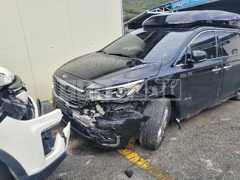 Photo 2 of 16: 2020 Kia Carnival High Limousine, VIN KNAME81ABLS654300 — Korean insurance auction