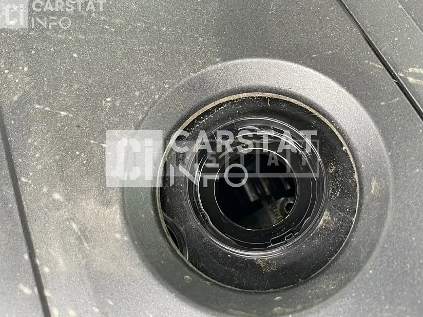 Photo 2 of 7: 2022 BMW 530i, VIN WBA71BH05NWX59997 — Korean insurance auction