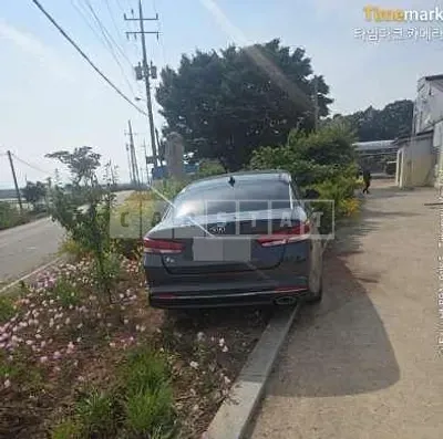 Photo 1 of 2: 2017 Kia K5 LPG — Korean insurance auction