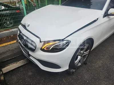 Photo 1 of 10: 2018 Mercedes-Benz E200, VIN WDDZF4CB6JA426447 — Korean insurance auction