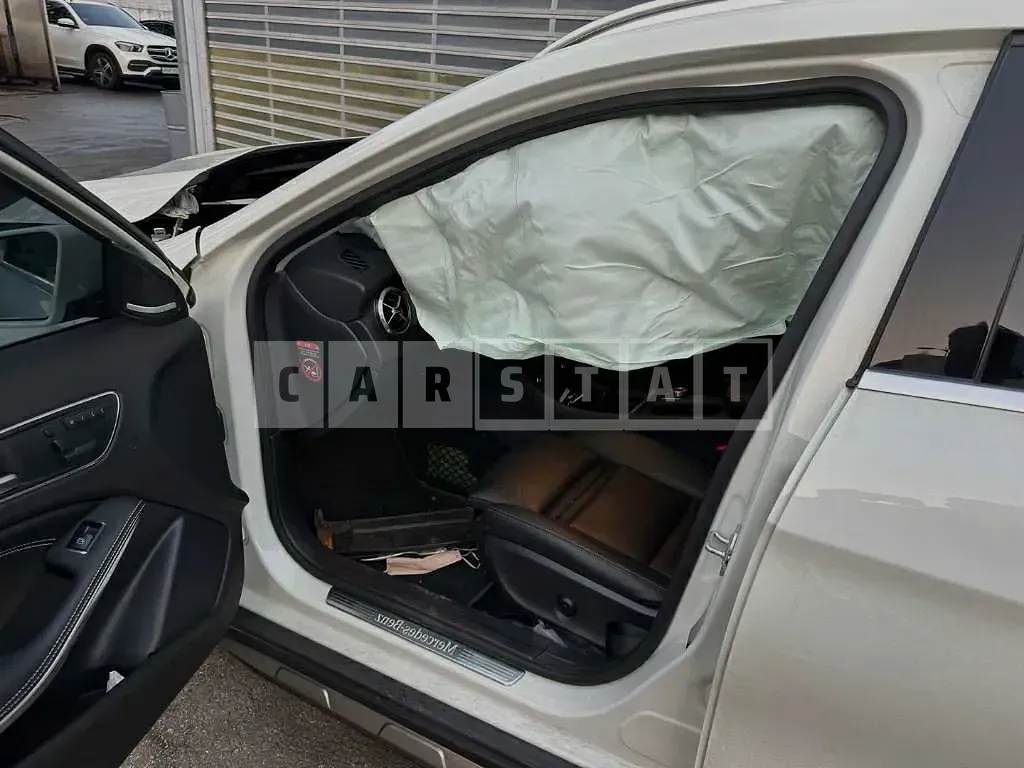 Photo 2 of 9: 2017 Mercedes-Benz GLA200d 4Matic, VIN WDCTG0CB6HJ364333 — Korean insurance auction