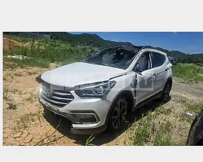 Photo 1 of 18: 2016 Hyundai Santa Fe DM — Korean insurance auction