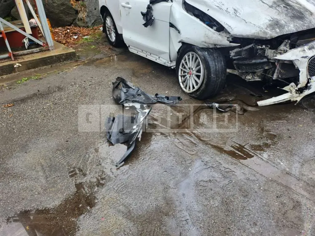 Photo 2 of 29: 2018 Jaguar F-Pace 20d, VIN SADCA2BNXJA285983 — Korean insurance auction