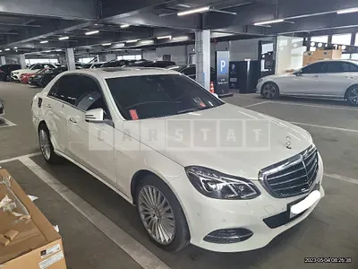 Photo 1 of 26: 2016 Mercedes-Benz E 300, VIN WDDHF5FB8GB311798 — Korean insurance auction